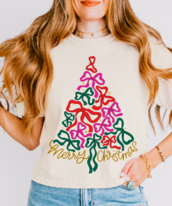 Cropped Comfort Colors Christmas Bow Tree Tee
