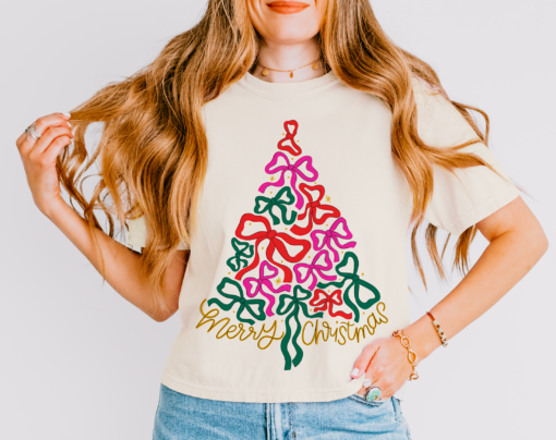 Cropped Comfort Colors Christmas Bow Tree Tee