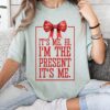 It’s Me Hi I’m The Present It’s Me Unisex Sized Shirt – Youth and Adult Size – Christmas Tees