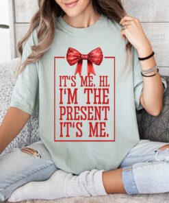 It’s Me Hi I’m The Present It’s Me Unisex Sized Shirt – Youth and Adult Size – Christmas Tees