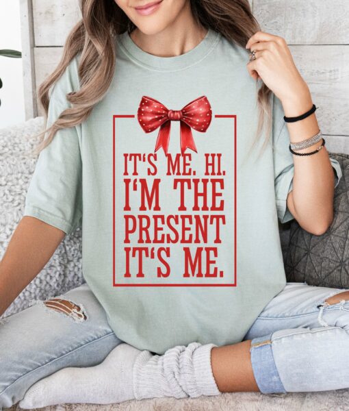 It’s Me Hi I’m The Present It’s Me Unisex Sized Shirt – Youth and Adult Size – Christmas Tees